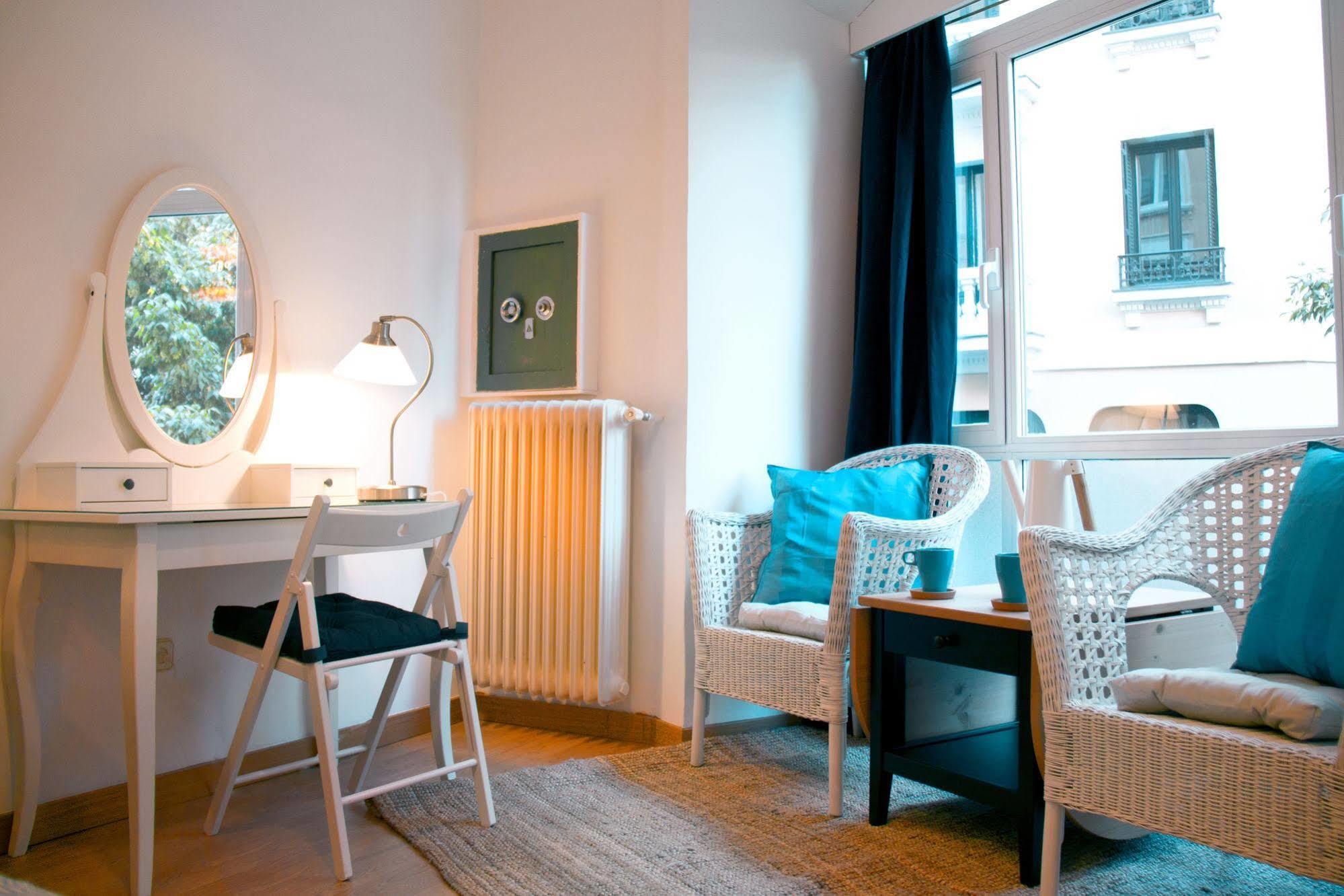 Lollipop Flats City Centre Deluxe Suite Madrid Eksteriør billede