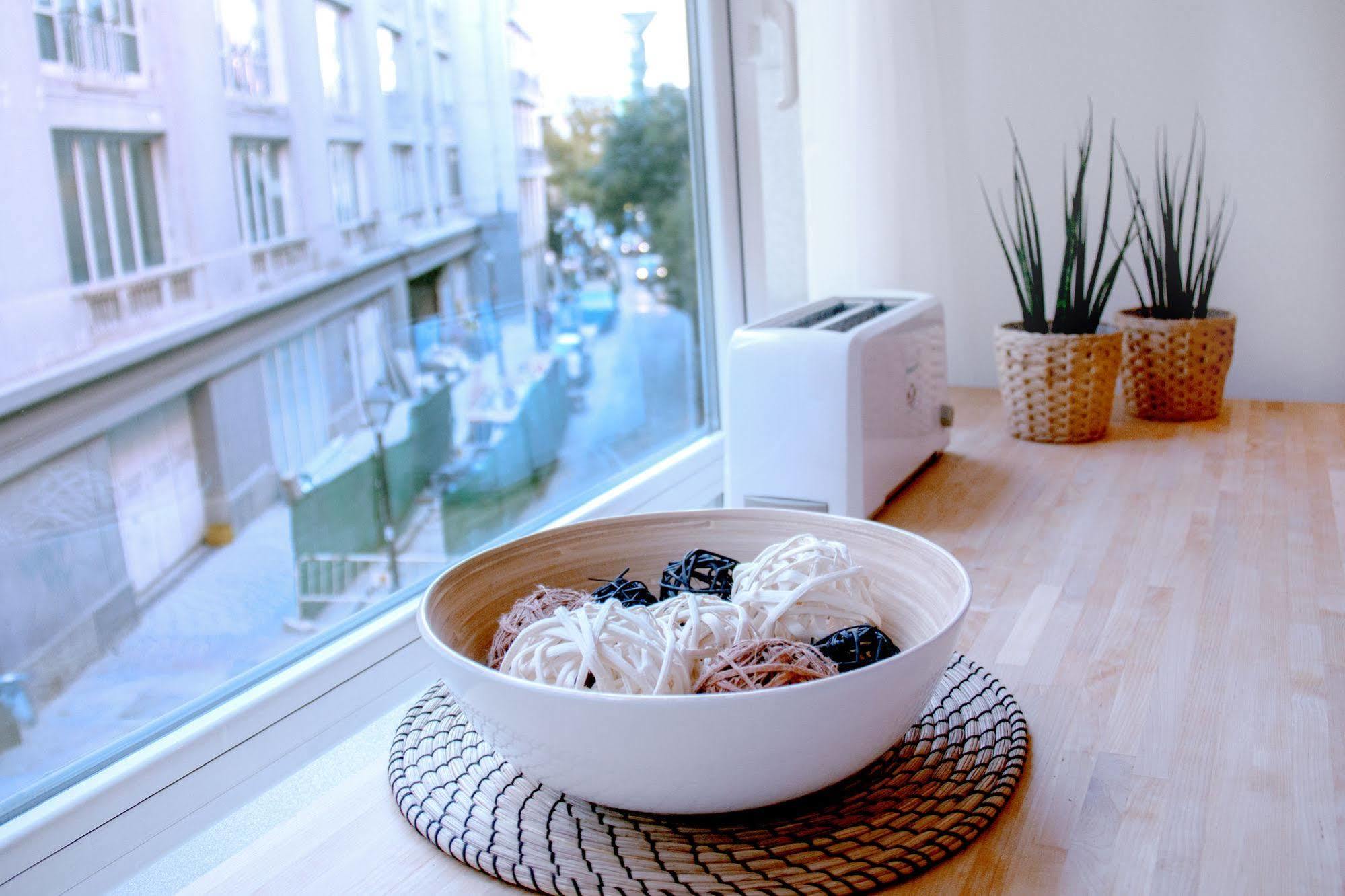 Lollipop Flats City Centre Deluxe Suite Madrid Eksteriør billede